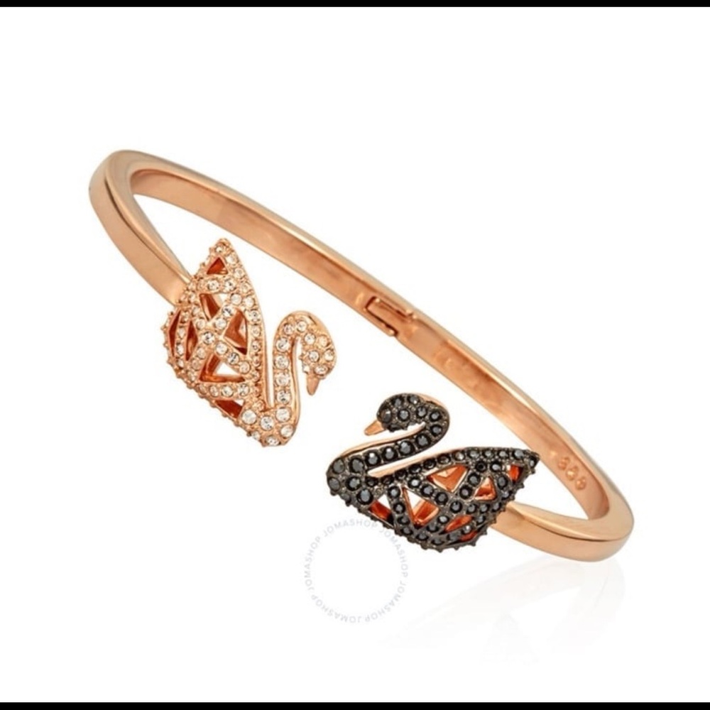 Rare find swarovski Facet Swan Bangle Bracelet Multi Color, Size medium -like ne